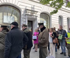 Wielki protest pod urzędem miasta w Łodzi. Broń lasów Lublinka