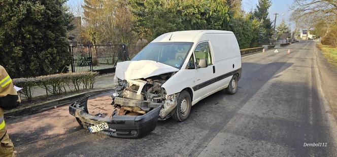 Wypadek w Piotrowicach koło Leszna. Bus uderzył w samochód osobowy