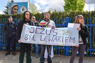 Happening pt. Na drugi koniec tęczy z Ojcem Tadeuszem. Chryja 2