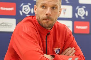 Mural z Podolskim znika