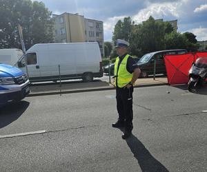 Śmiertelny wypadek w Ostrołęce. Kierujący skuterem zginął w zderzeniu z tirem [ZDJĘCIA]