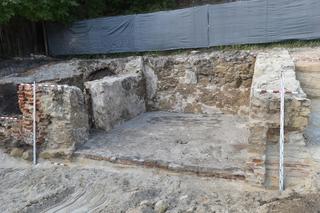 Niezwykłe odkrycie w Lublinie! Archeolodzy na placu budowy odkryli pozostałości fundamentów i piwnic budynku z XVIII wieku. ZDJĘCIA
