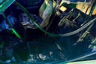 Malbork. Pożar busa na parkingu. Strażacy wyciągnęli z pojazdu nieprzytomnego mężczyznę [ZDJĘCIA].