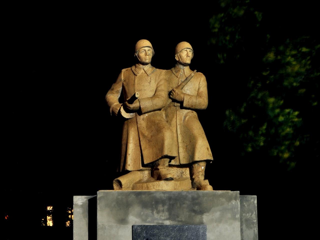 Pomnik z radzieckim żołnierzem zniknie ze Słubic? Mieszkańcy napisali petycję