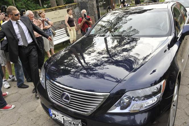 Ślub Michała Wiśniewskiego i Dominiki Tajner. Ślubnym samochodem był Lexus LS