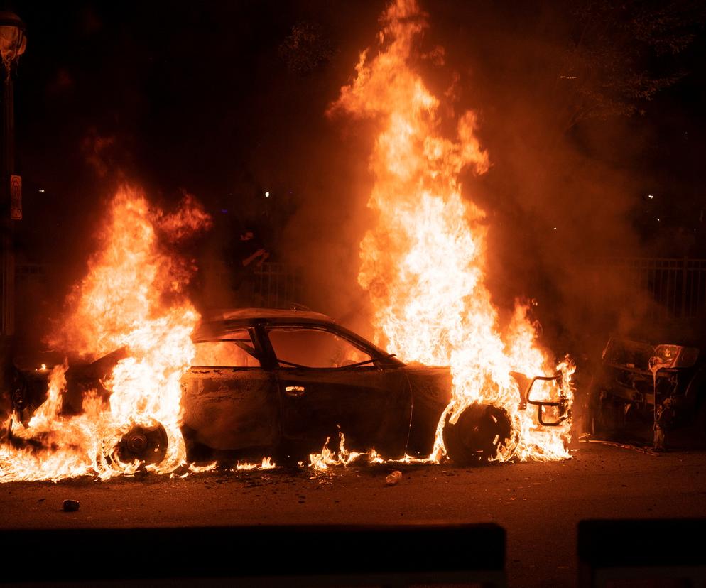 Koszmar pod Grójcem. 40-latek spłonął żywcem w BMW
