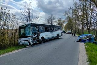 Zderzenie autobusu z dostawczakiem pod Bydgoszczą! Na miejscu trzy zastępy straży pożarnej [ZDJĘCIA] 