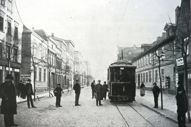 Jeden z pierwszych tramwajów na elbląskich ulicach