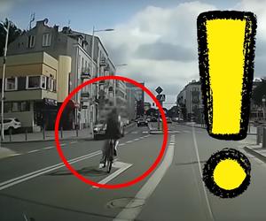 Szokujące nagranie z Warszawy - pijana rowerzysta wjeżdża pod auto przy pl. Szembeka