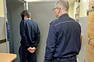 Był podekscytowany i wesoły. 18-latek rzucił się na taksówkarza z nożem. Grozi mu dożywocie