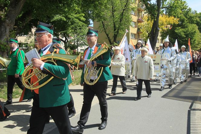 Warszawa pielęgnuje tradycję hutniczą. Kolorowa parada przeszła ulicami miasta