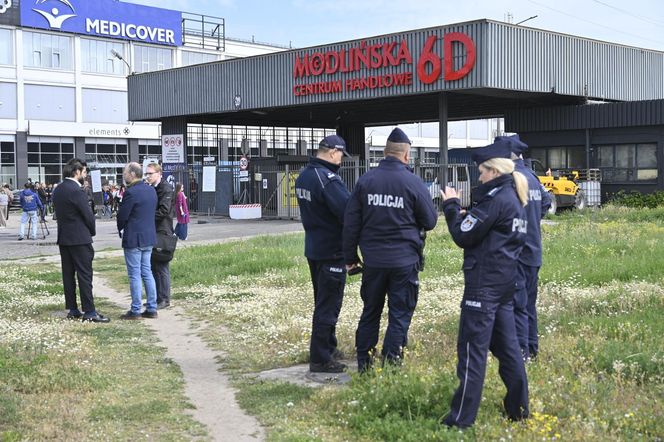 Komornicy na Modlińskiej. Nerwowe starcie przy hali na Białołęce. Ostry konflikt kupców z zarządcą hali