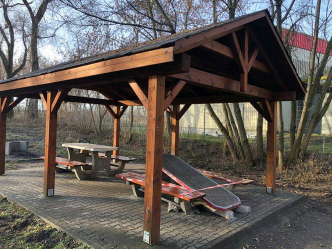 Grill miejski przy ul. Rybnej padł ofiarą wandali