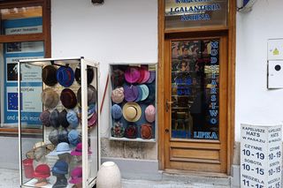 Rod Stewart kupił czapkę u Pani Marii Lipki w Krakowie