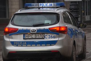 Mąż doniósł na żonę, a oboje trafili za kraty. Dzieci pod opieką rodziny