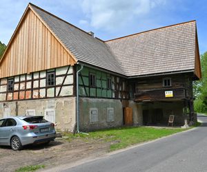 Ruiny domów i gospodarstw z czasem, bardzo powoli odzyskują dawny wygląd - ruinersi są wytrwali