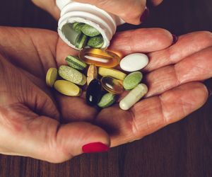 Popularne suplementy zakłamują wyniki badania krwi. Kiedy je odstawić?