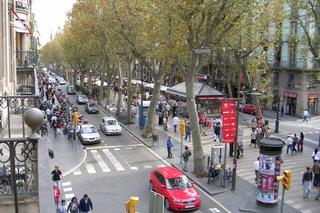 Ulica La Rambla w Barcelonie