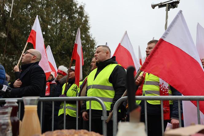 Protest rolników 20 marca przed Lubelskim Urzędem Wojewódzkim w Lublinie