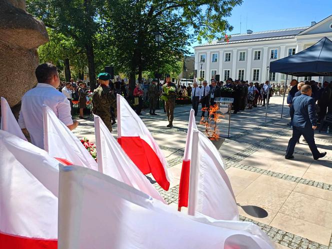 Na Skwerze Niepodległości w Siedlcach można było wysłuchać okolicznościowych przemówień i Apelu Pamięci Oręża Polskiego