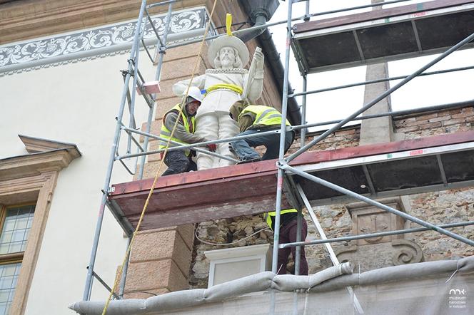 Barokowa perła architektury pięknieje. Trwa remont w kieleckim pałacu