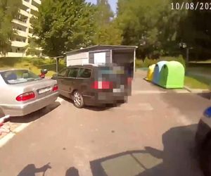 25-latek utknął w rozgrzanym samochodzie i wołał o pomoc. Policjanci musieli rozbić szybę