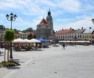 Ile wydają samorządy woj. śląskiego na komunikację miejską? 