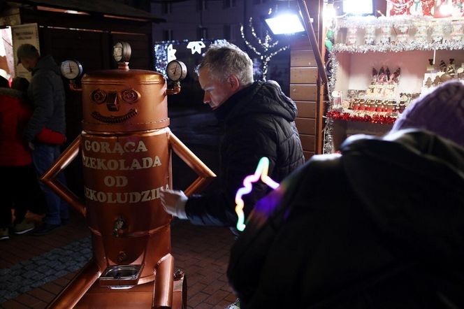 Bytomski rynek świeci się jak choinka. Gwiazda DeLoreana rozświetliła Bytomski Jarmark Świąteczny