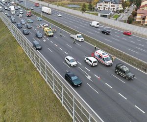 Potężna kraksa na S2. Ranne dwie osoby, w tym żołnierz