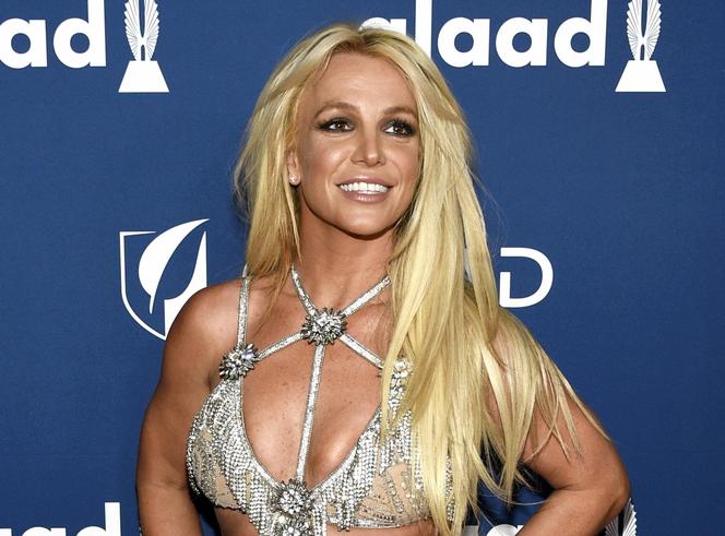 Britney zdradzała męża z gosposiem, teraz na golasa wije się po łóżku. Kuriozalne nagranie