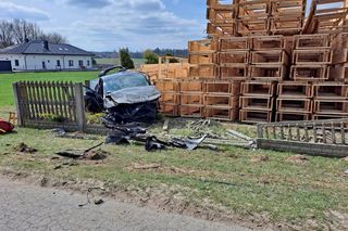 Swoboda. 67-latek ofiarą śmiertelną wypadku. Dwa BMW zderzyły się pod Kaliszem [ZDJĘCIA]