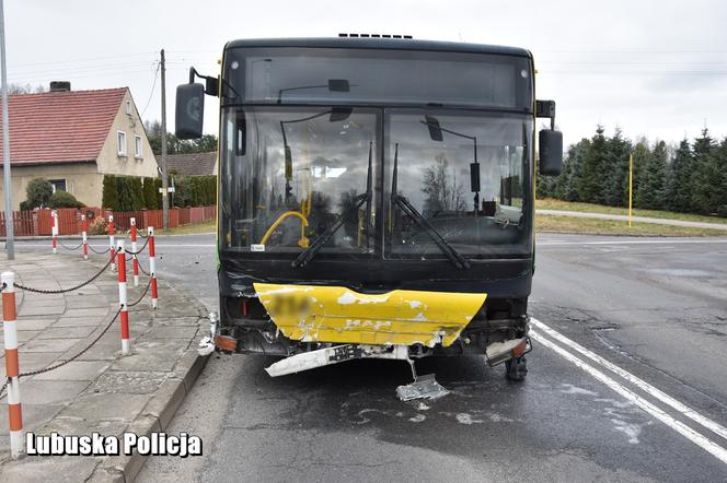 Pijany kierowca wjechał w miejski autobus w Zielonej Górze