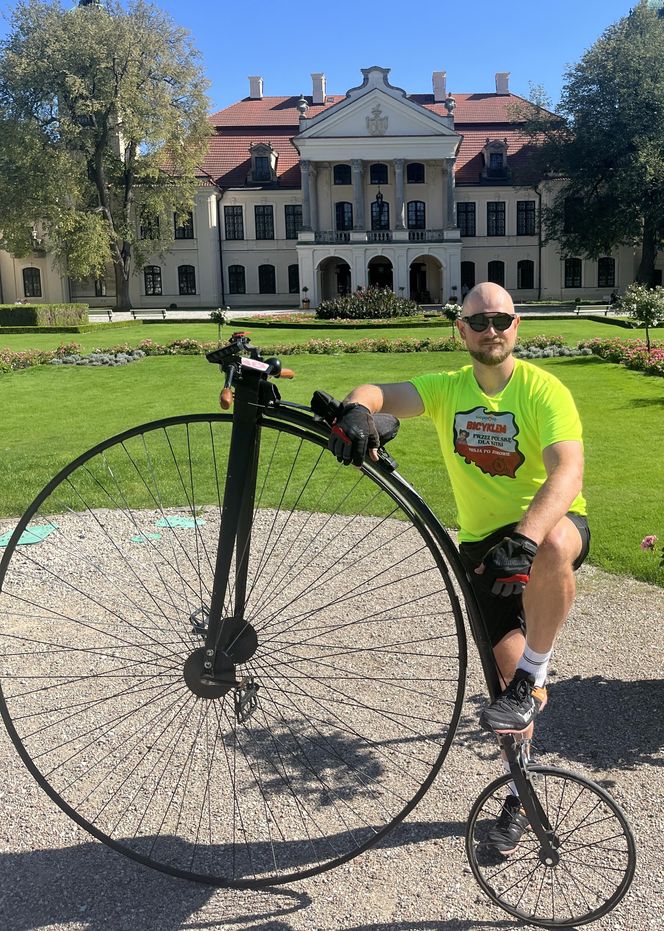 Strażak jedzie bicyklem dookoła Polski. Wszystko dla chorej córeczki
