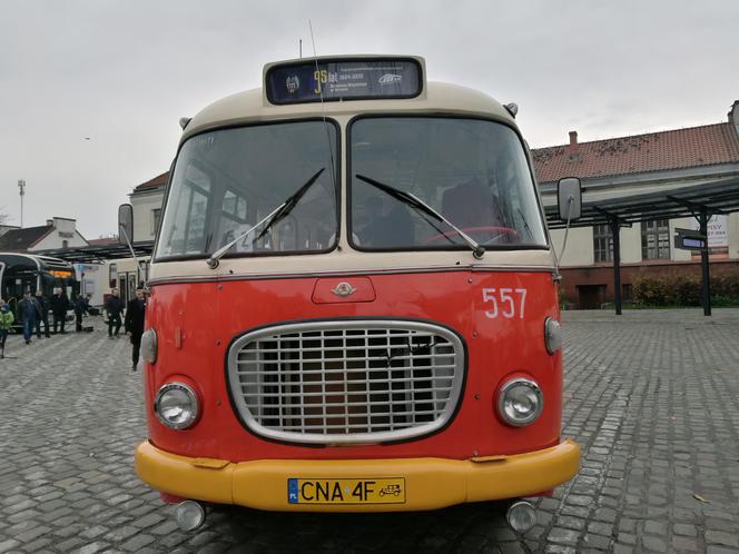 "Ogórek", "Jelonek" i nie tylko. Legendarne pojazdy MZK w Toruniu wyjadą na ulice