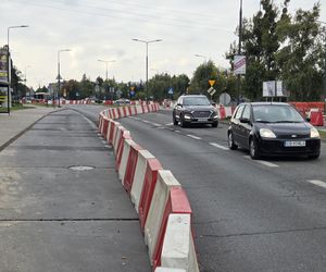 Tak się teraz jeździ na osiedlu Leśnym. Utrudnienia dla kierowców i pasażerów!