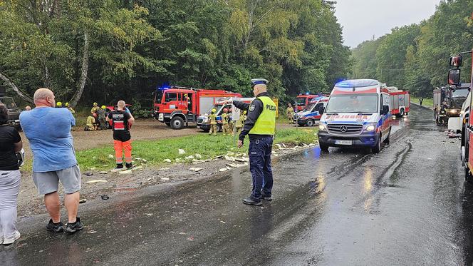 Wypadek w pobliżu Konotopu  - autobus z tirem 