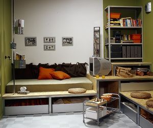 Sypialnia, salon, miejsce do nauki. Wszystko w pokoju nastolatka łączy pomysłowy podest
