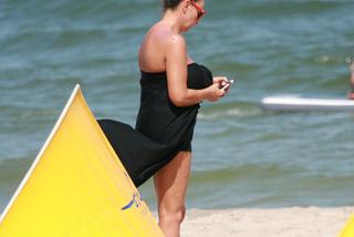 Anna Korcz na plaży na Bałtykiem