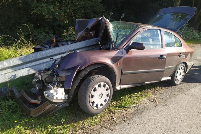 Śląskie: Bariera przebiła samochód. Przerażający wypadek młodego kierowcy 