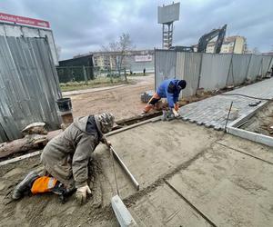 Blok przy Alei Świętego Jana Pawła II 28 prawie gotowy. Tak wygląda w środku