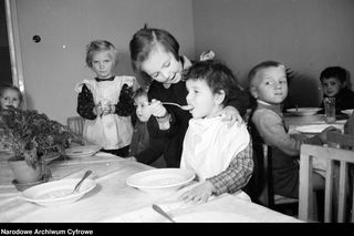 QUIZ PRL. Smaki lata w PRL-u: Czy pamiętasz letnie przysmaki swojego dzieciństwa?