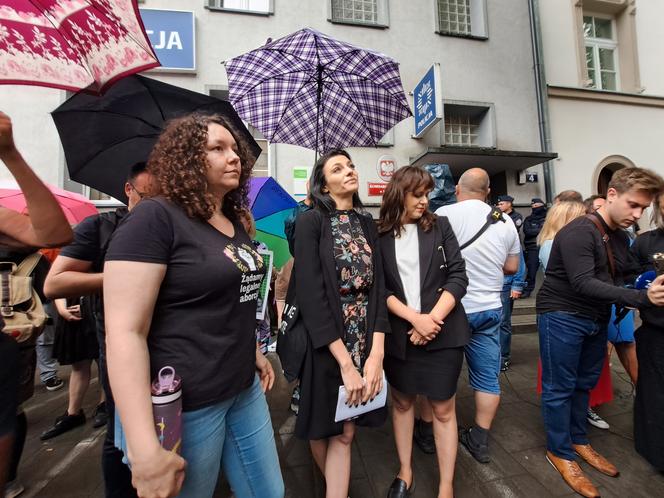 "Nigdy nie będziesz szła sama. Solidarnie z Joanna". Protest w Krakowie