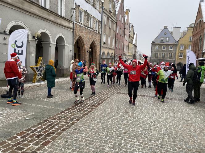 Bieg Mikołajów w Olsztynie 2023. Kilkaset osób pobiegło dla dzieci. Zobaczcie zdjęcia!