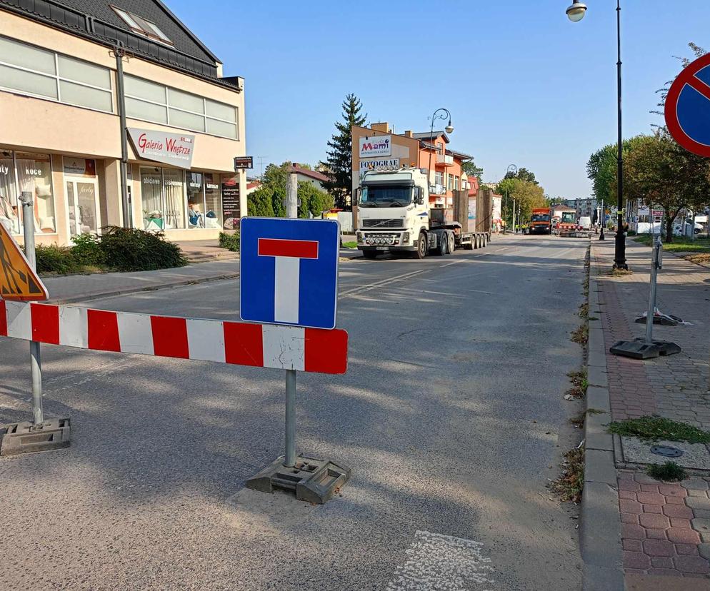 Na krótkim odcinku ulicy Wojskowej w Siedlcach pomiędzy ulicą Katedralną a rondem, także zostanie wyrównana nawierzchnia