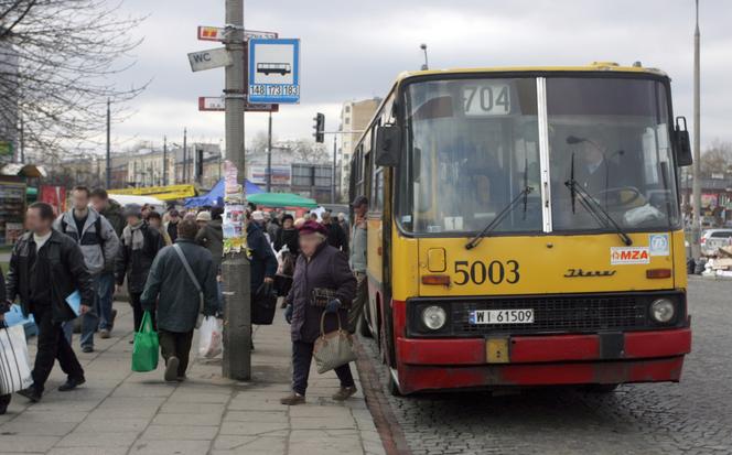  44 lata temu w Warszawie zadebiutował Ikarus! Kto pamięta te kultowe autobusy?