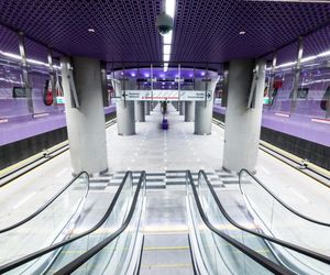 Metro w Warszawie już wozi pasażerów, ale wciąż są drążone nowe linie