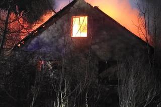 Pożar pustostanu w Grębocinie! Zobaczcie zdjęcia z akcji strażaków