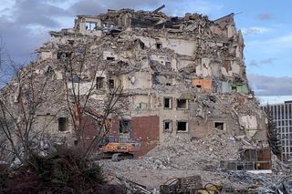 Wyburzanie biurowca Orange Polska w Katowicach