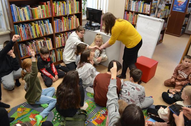 Dzieci chętnie uczestniczą w spotkaniach z książką, organizowanych w MBP w Siedlcach w czasie ferii