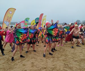 Mazowieckie Morsy otworzyły sezon morsowania 2025/2026 nad zalewem w Siedlcach